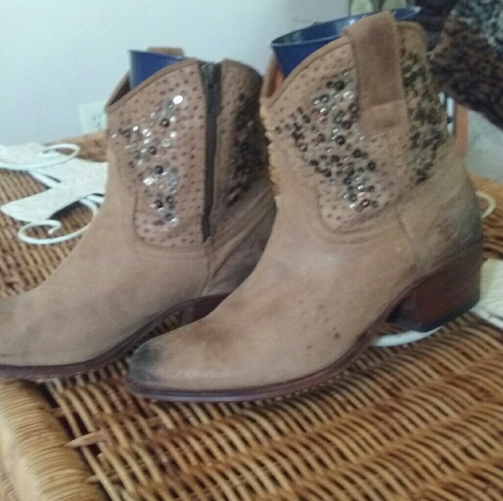 Ankle boots and free pair of B O C shoes size 6